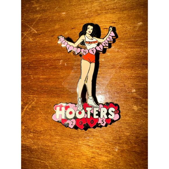 2 Hooters holiday Pins Christmas Happy holidays and Valentines - Picture 4 of 8